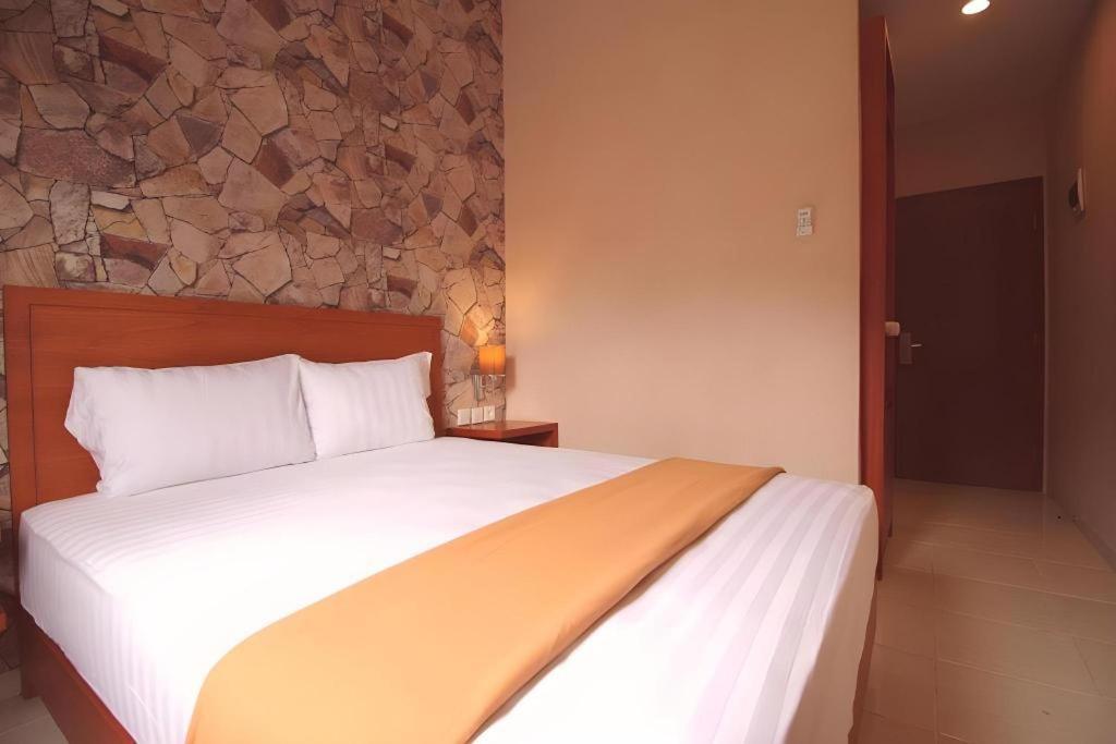 Amaya Suites Hotel Kejayan Exterior photo