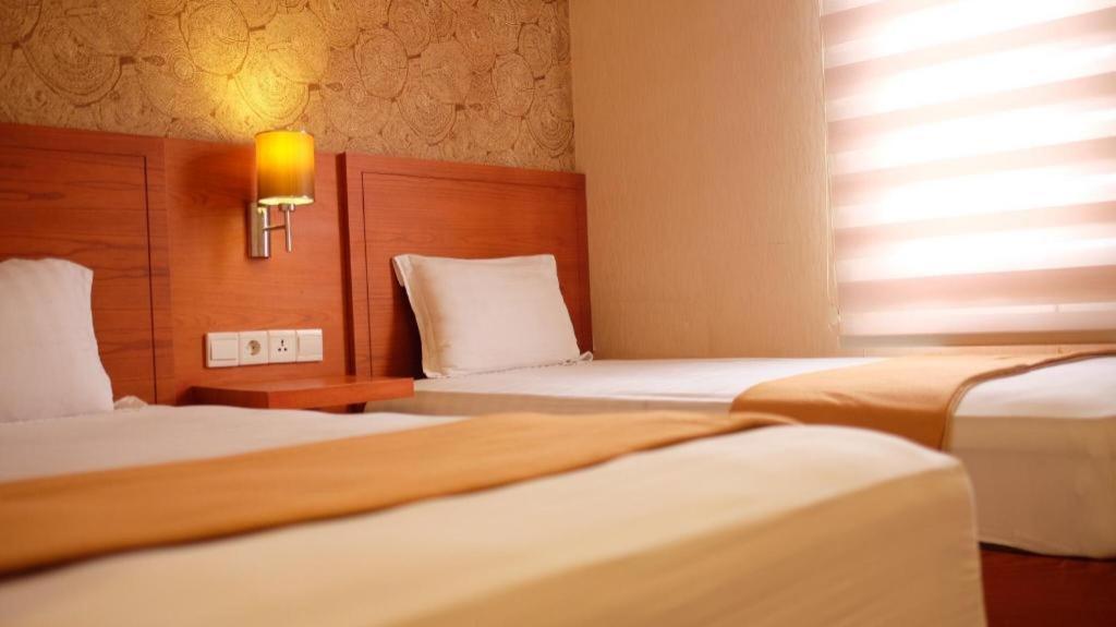 Amaya Suites Hotel Kejayan Exterior photo