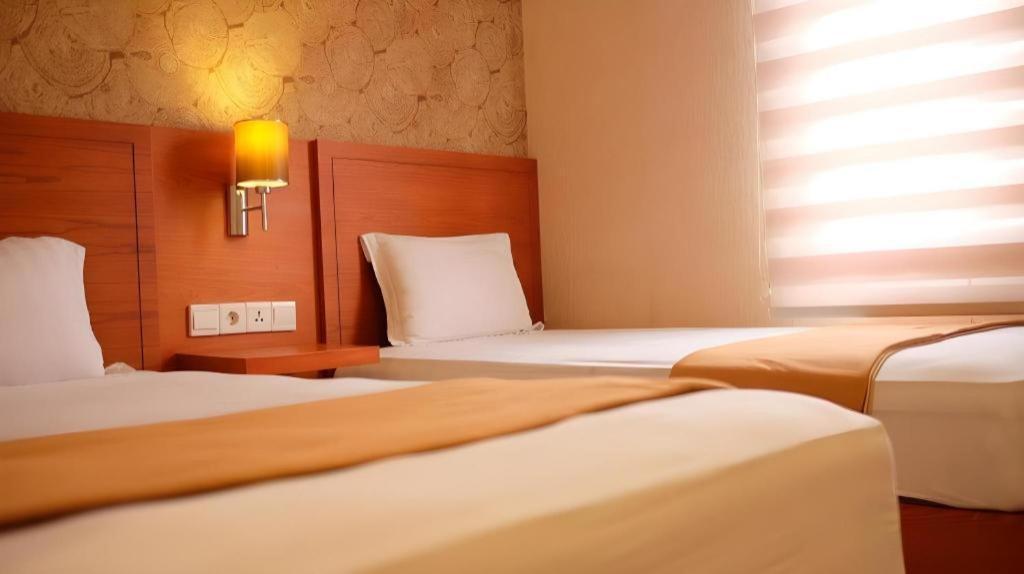 Amaya Suites Hotel Kejayan Exterior photo