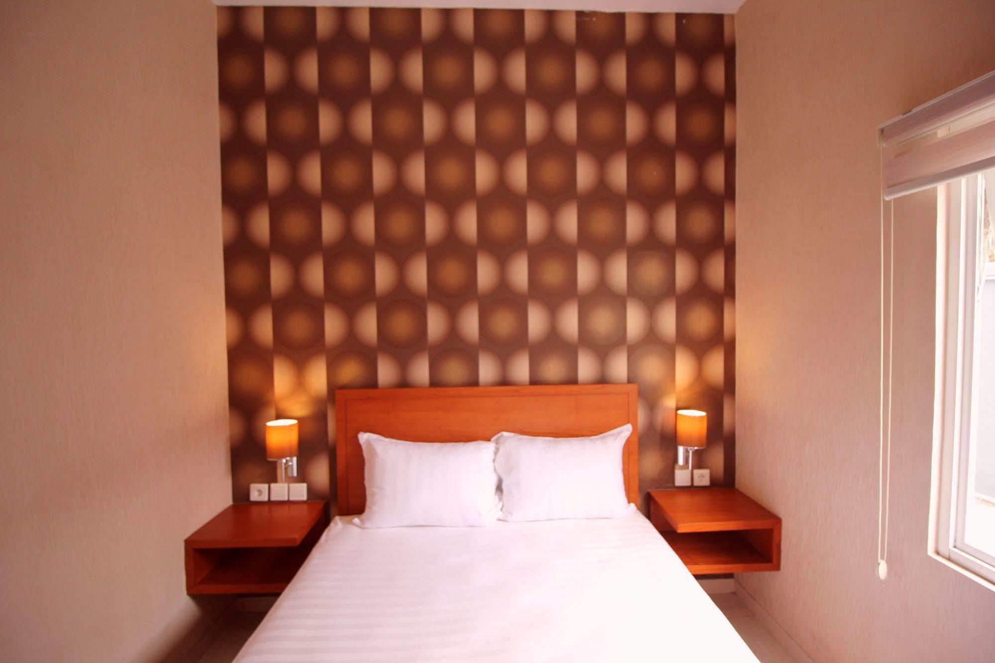 Amaya Suites Hotel Kejayan Exterior photo
